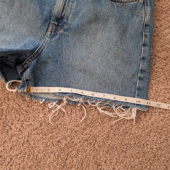 NA-KD Medium Wash Blue High Waisted Raw Hem Denim Shorts Size 36 - Picture 9 of 9